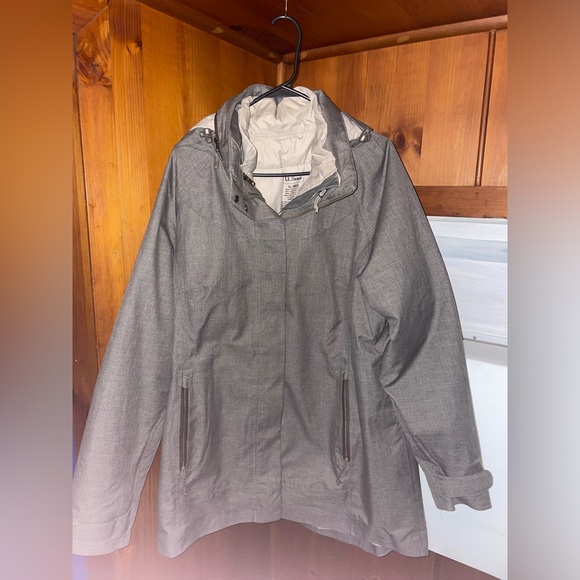 L.L Bean Women’s All season 3-1 Coat Waterproof - Picture 2 of 5